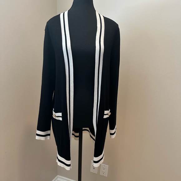 Black cardigan with white trims - Picture 6 of 7